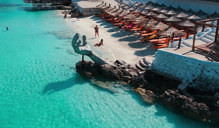 europske maledivy albánsko ľudia dovolenky turizmus špina baktérie