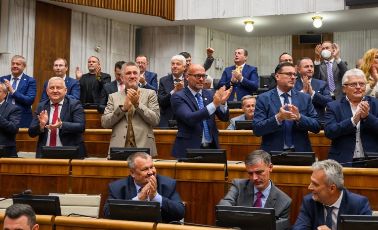 homofób roka 2026 slovensko poslanci rudolf huliak víťaz