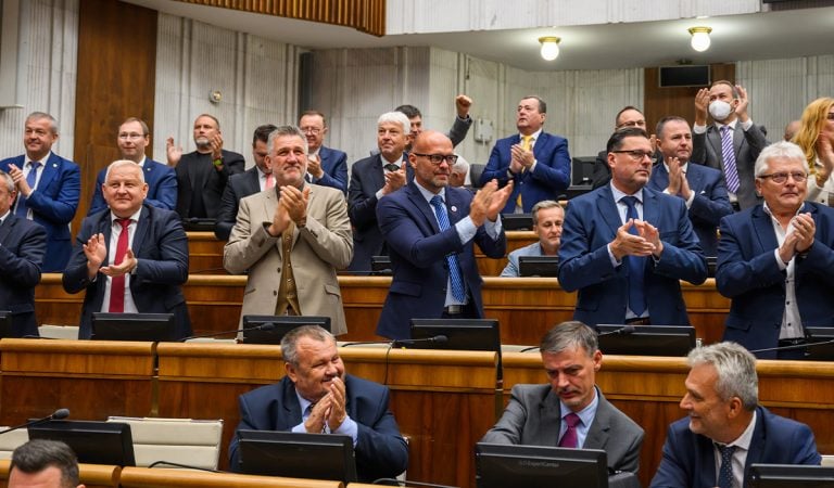 homofób roka 2026 slovensko poslanci rudolf huliak víťaz