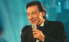 karel gott hrob praha česko cintorín moderný ľudia