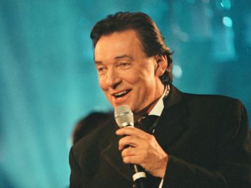 karel gott hrob praha česko cintorín moderný ľudia