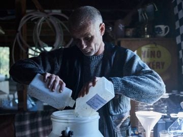 metanol netflix česko slovensko kauza alkohol šialenstvo