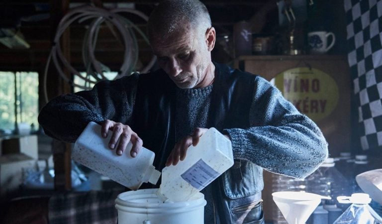 metanol netflix česko slovensko kauza alkohol šialenstvo