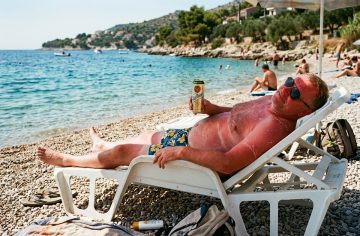 Jeden rotuje ako kura na grile, druhý neverí v SPF-ko. Toto sú typy Slovákov pri opaľovaní