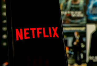 netflix gigant zadarmo mesačné testovacie obdobie slovensko ľudia stream
