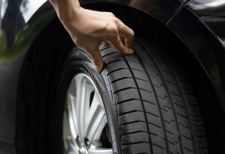 pneumatiky autá auto moto ľudia gumy cestovanie