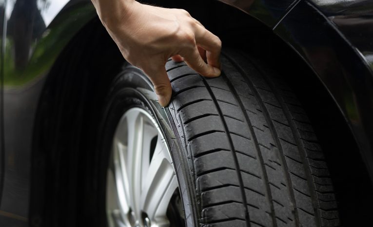 pneumatiky autá auto moto ľudia gumy cestovanie