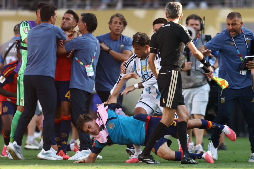 Finálový duel futbalových majstrovstiev sveta Španielsko-Argentína so sebou priniesol viaceré vtipné a bizarné okamihy.