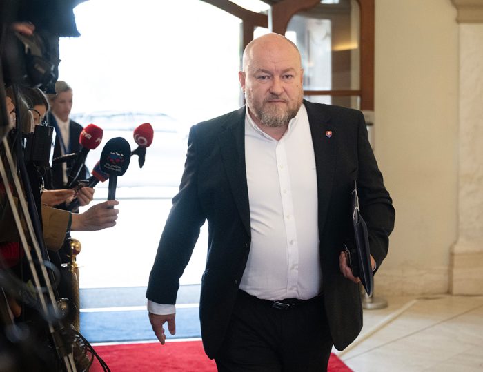 Huliak sa chcel hrať na človeka z ľudu, komentujúci mu však poriadne naložili. Ľudí naštvali tieto fotky