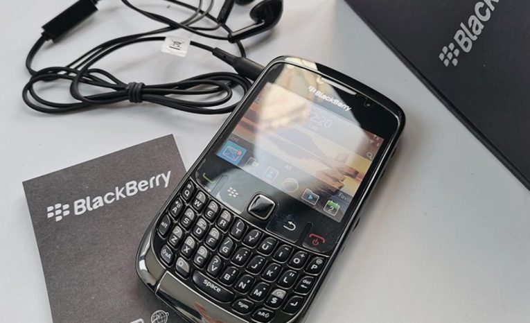staré telefóny mobily nokia peniaze financie bohatstvo