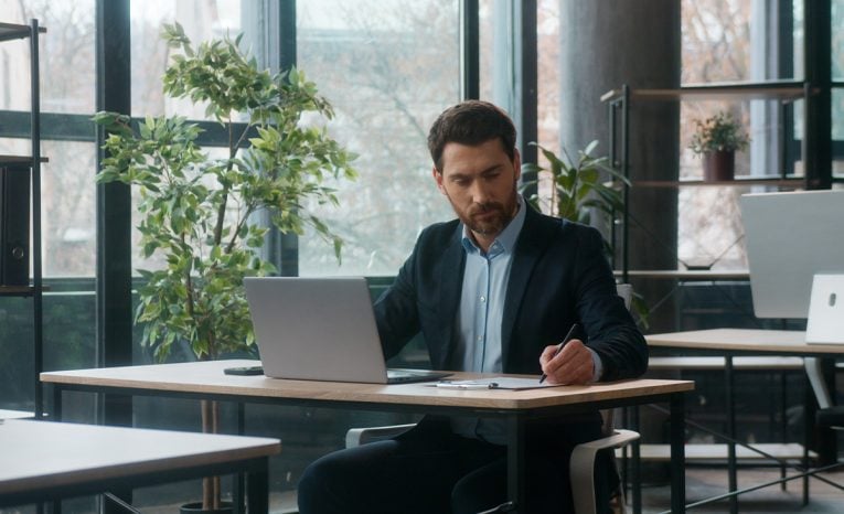 umelá inteligencia 4 dňový pracovný týždeň ľudia slováci práca