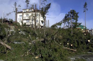 SHMÚ vydal urgentné varovanie pre Slovensko: Prichádza brutálny živel, v týchto okresoch si dávaj obrovský pozor