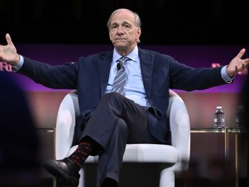 Ray Dalio umelá inteligencia boháči miliardár kríza varovanie