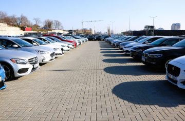 Majitelia Volkswagenov prichádzajú o tisíce eur. Zlodejom stačí ukradnúť jediný znak