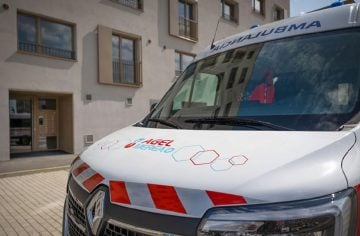 Posádka sanitky v Bratislave spravila z vozidla pascu na bezbrannú ženu. Namiesto odvozu domov prišla nočná mora