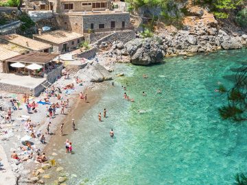 malorka španielsko útočné ryby turizmus ľudia