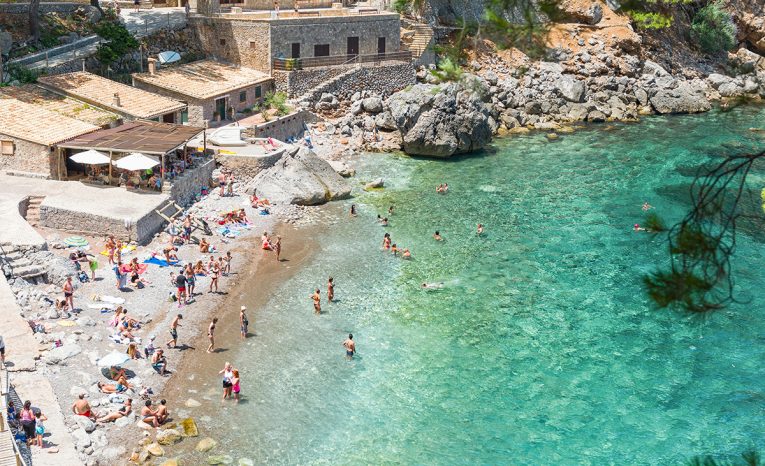 malorka španielsko útočné ryby turizmus ľudia