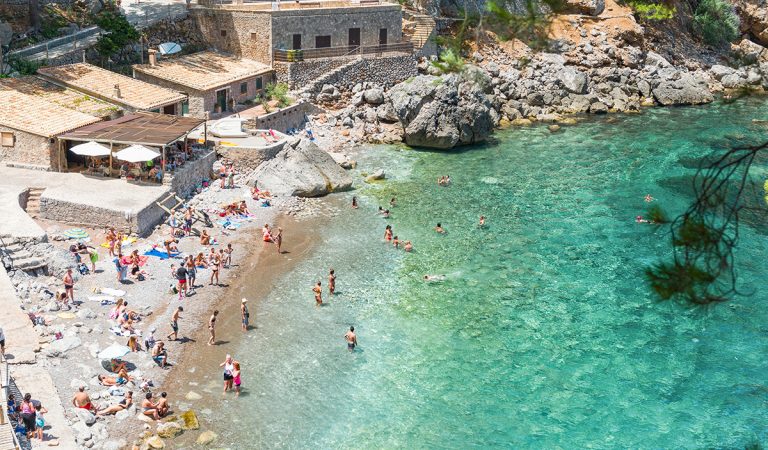 malorka španielsko útočné ryby turizmus ľudia