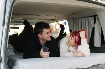 „Ja v tvojom veku.“ Svadba, bývanie, deti aj práca. Mladí Slováci porovnali svoj život s rodičmi a rozdiel je brutálny