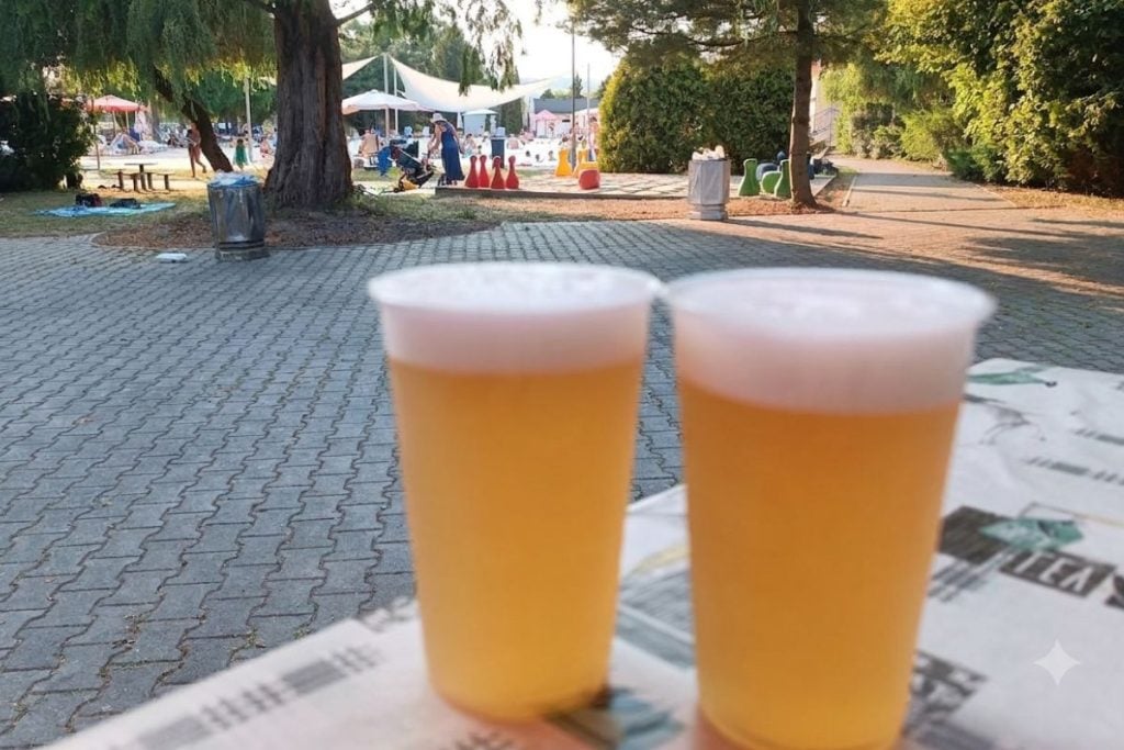 Za takéto kúpalisko na juhu Slovenska by sa nemuseli hanbiť ani veľkomestá. Zisťovali sme, koľko tu zaplatíš za vstup, pivo, kofolu či langoš