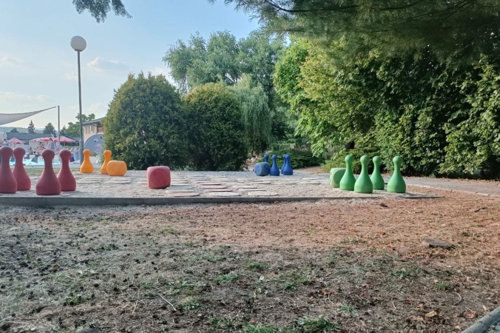 Za takéto kúpalisko na juhu Slovenska by sa nemuseli hanbiť ani veľkomestá. Zisťovali sme, koľko tu zaplatíš za vstup, pivo, kofolu či langoš