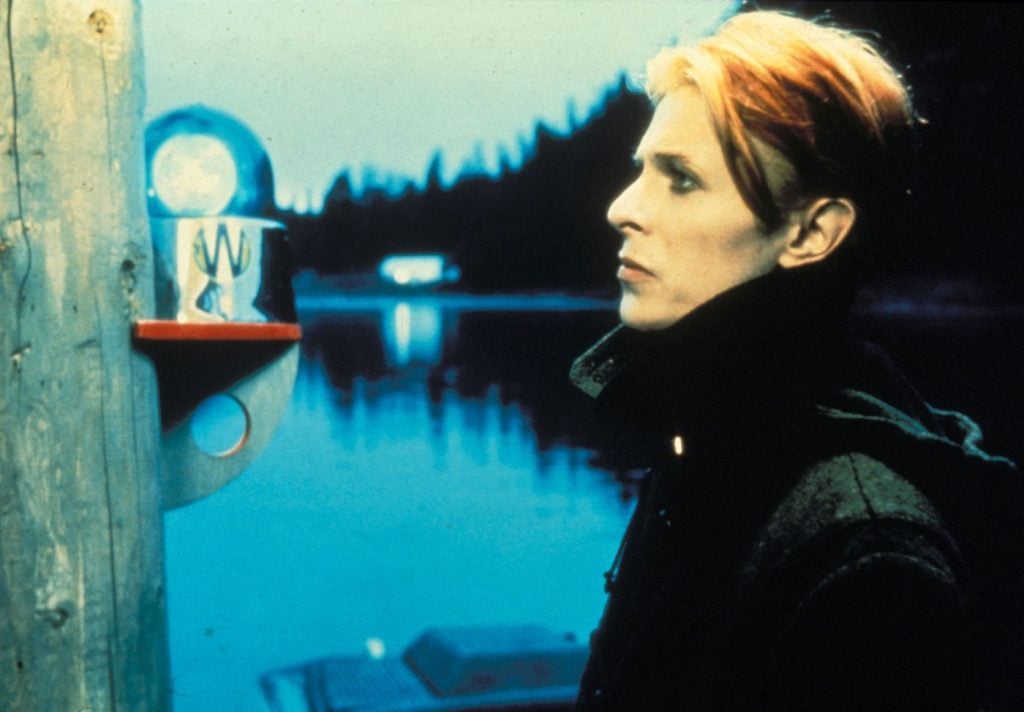 Bowie skrýval moč pred Antikristom a Jobs hľadal osvietenie. Slávne a vplyvné osobnosti, ktoré fascinoval okultizmus
