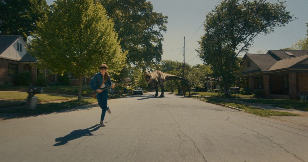 Dinosaury na konci ulice? Záhadný sci-fi film Na konci Oak Street môže byť najväčším prekvapením roka