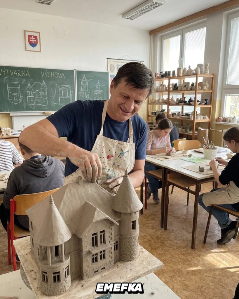 Začal sa nový školský rok, čoskoro sa skončia parlamentné prázdniny. Čo ak by ale tieto dve veci mali iný súvis a politici by boli učitelia?