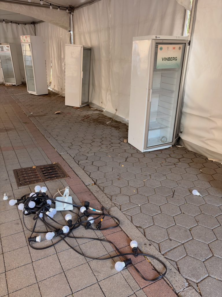 Pezinské vinobranie má za sebou smutnú bodku. Po jeho skončení vyčíňali zlodeji, ktorí ukradli alebo poškodili viaceré kusy techniky.