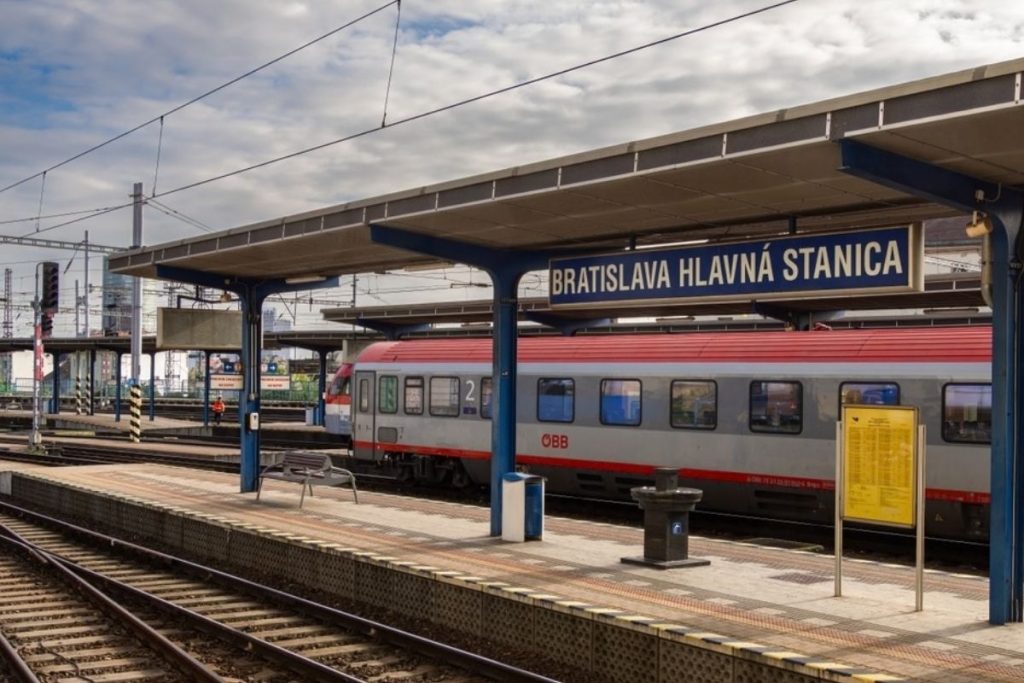 Slováci budú mať vlaky za polovicu. Veľká zľava začne platiť už čoskoro, má však podmienky