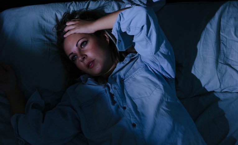 bdenie noc spánok ľudia noc večer vedci štúdia