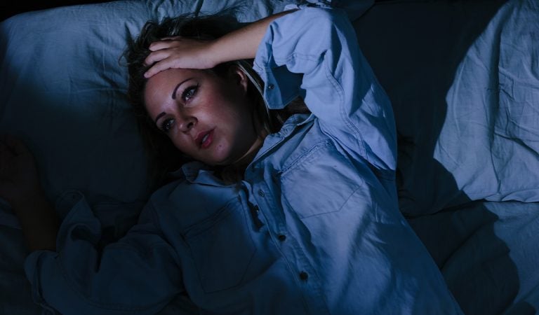 bdenie noc spánok ľudia noc večer vedci štúdia