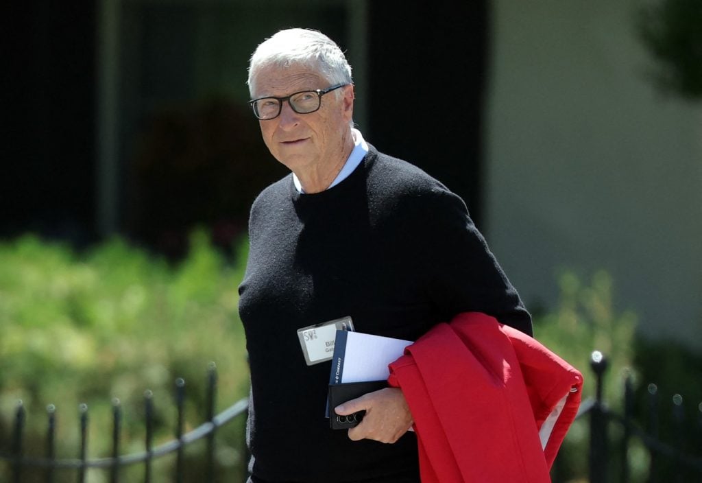 Niekdajší najbohatší muž sveta Bill Gates sa podelil o svoje názory na AI. Povedal, že predstavuje podobnú hrozbu ako invázia z vesmíru.