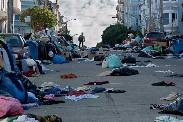 Zombíci na diaľnici a mimozemšťania nad Tatrami. Ktorú hollywoodsku filmovú apokalypsu by Slovensko prežilo?