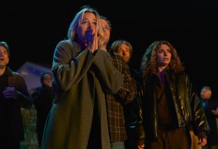 dokonalá lož klamstvo netflix nový seriál si získal divákov