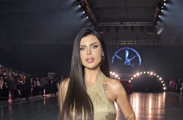 Karlosova tvár musela z tela preč. Lela Ceterová spravila rázny krok a pretetovala podobizeň bývalého