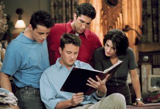 priatelia nový dokument matthew perry odhalenie život zákulisie príbeh netflix
