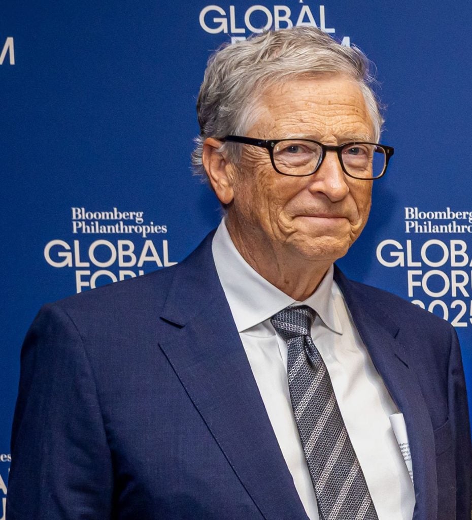 Niekdajší najbohatší muž sveta Bill Gates sa podelil o svoje názory na AI. Povedal, že predstavuje podobnú hrozbu ako invázia z vesmíru.
