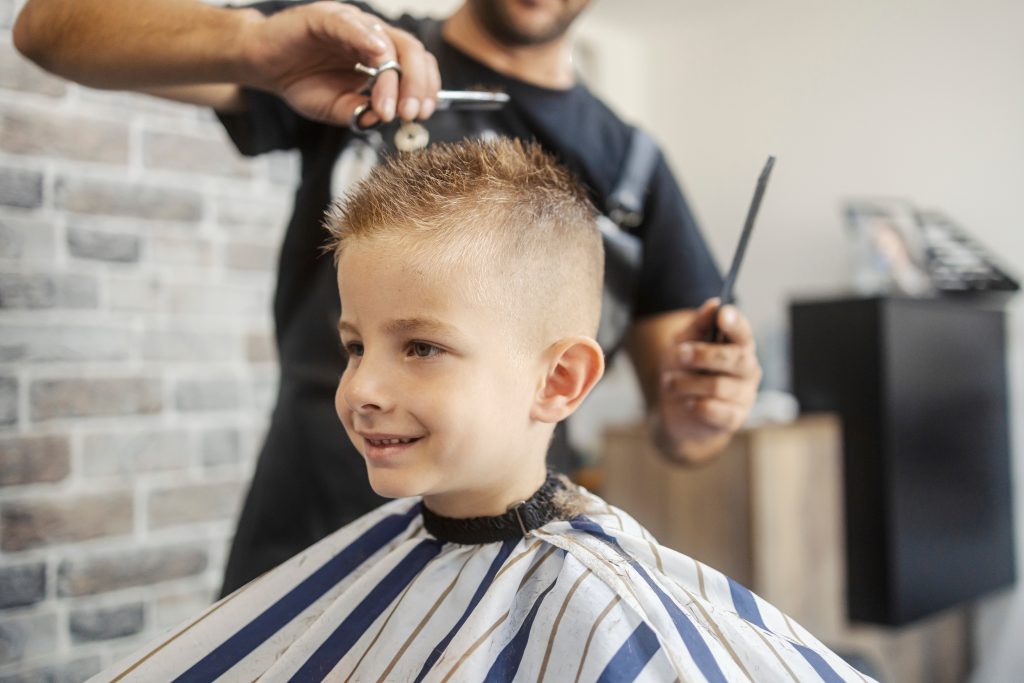 Slovenský barber Martin sa na Instagrame sťažuje na výsledok kontroly. Podľa jej výsledku vraj nemôže strihať deti. 