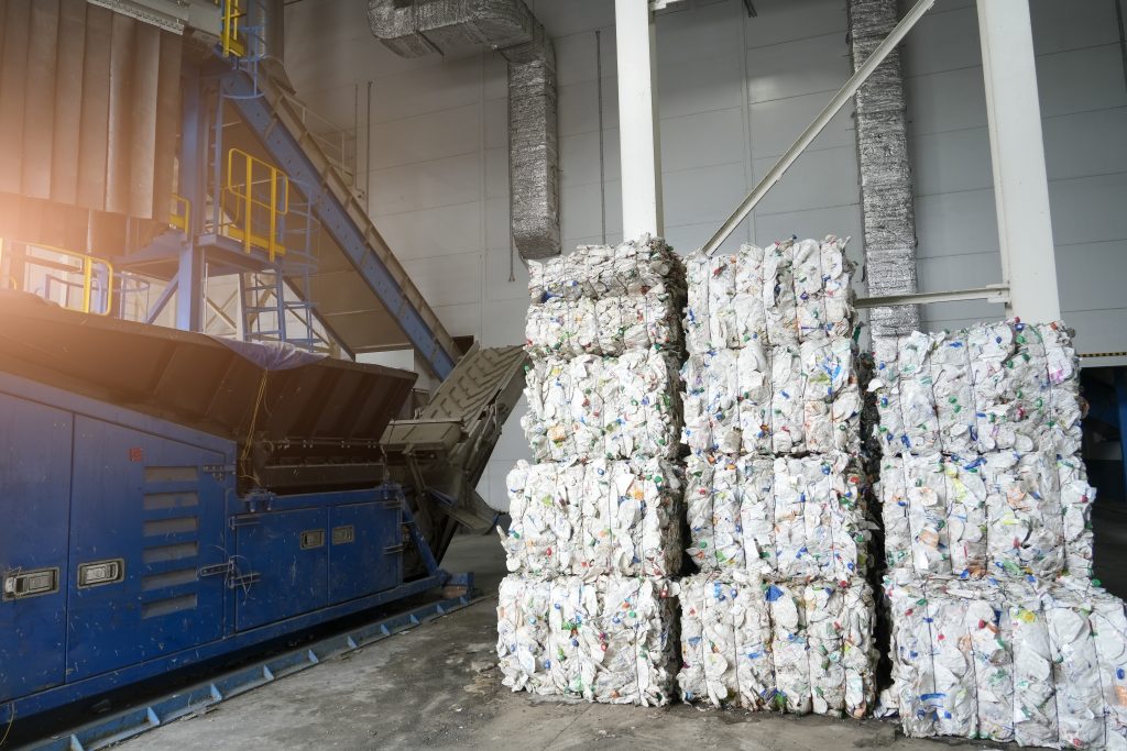 Európska únia kladie čoraz väčší dôraz na recykláciu obalov. V budúcnosti to môže viesť k tomu, že plastové fľaše zmenia svoj vzhľad.