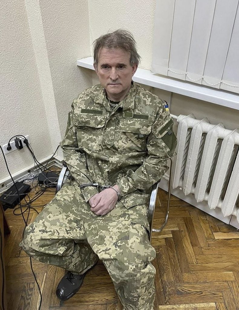 Putinov spojenec z Ukrajiny Viktor Medvedčuk sa vo svojom článku zameral na slovenské a české továrne dodávajúce vojenský materiál Ukrajine.