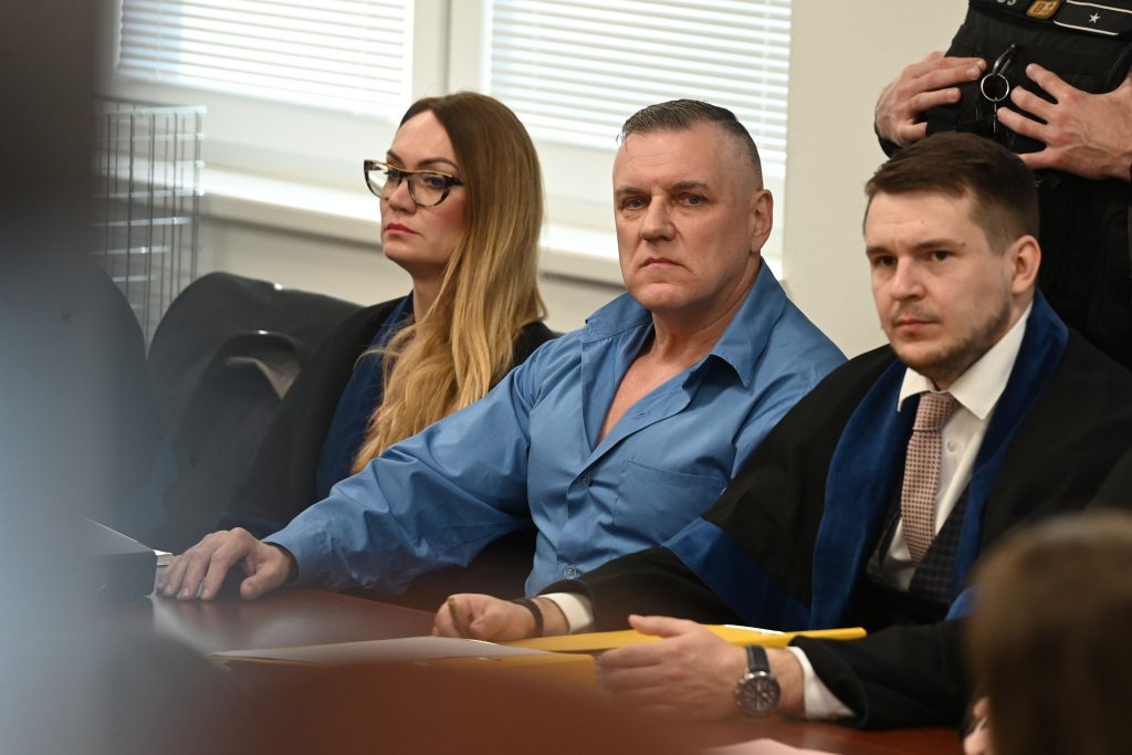 Obávaný mafiánsky boss Mikuláš Černák sa vo štvrtok opäť postavil pred súd. Prejednávalo sa obvinenie z trestného činu všeobecného ohrozenia.