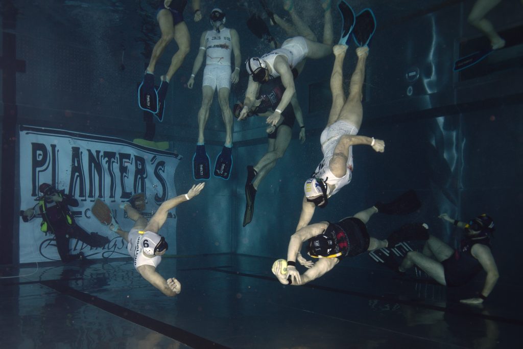 Underwater rugby je málo známy a úplne unikátny šport, ktorý sa hrá celý pod vodou. Porozprávali sme sa s jeho slovenským hráčom.