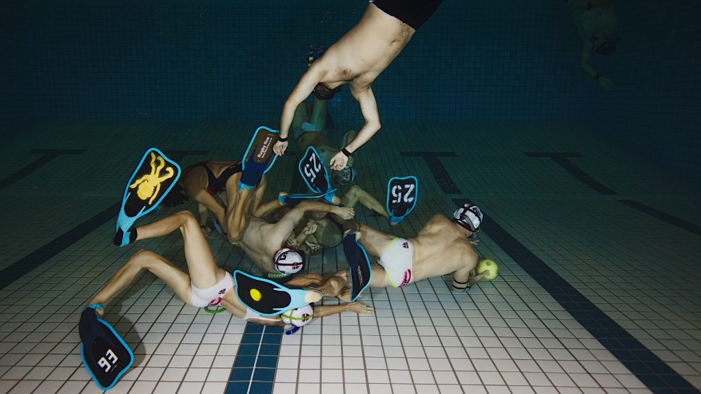 Underwater rugby je málo známy a úplne unikátny šport, ktorý sa hrá celý pod vodou. Porozprávali sme sa s jeho slovenským hráčom.
