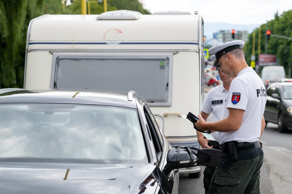 Ministerstvo vnútra pripomína zmenu pravidiel pre PZP. Neplatičom poistenia hrozia prísnejšie pokuty aj vyradenie ich vozidla.