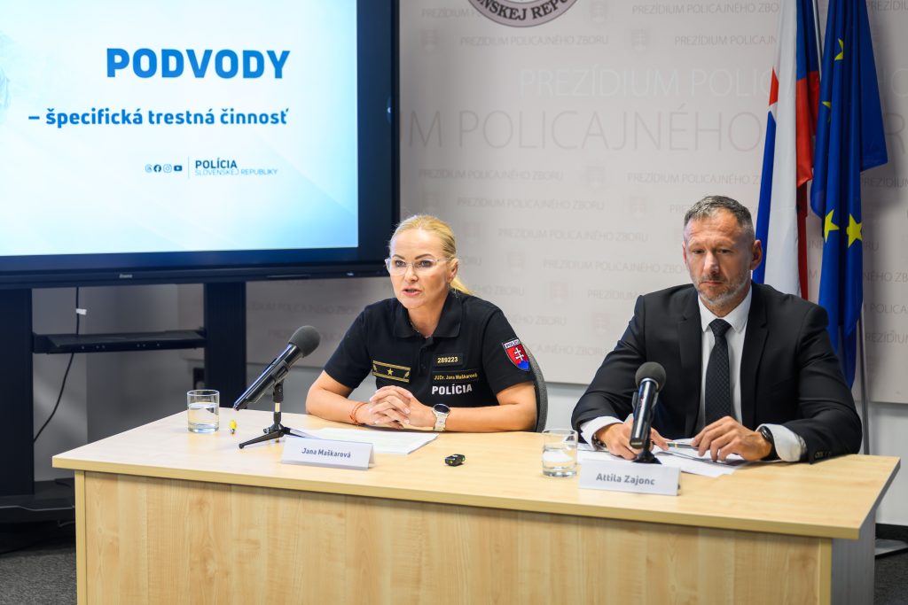 Podvodníci neustále hľadajú nové spôsoby ako okradnúť ľudí. Finančná správa upozorňuje na nový a nebezpečný SMS podvod.