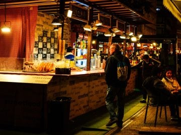 jedlo drinky alkohol po noci nakupovanie v noci