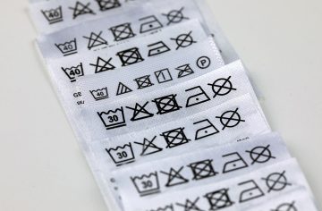 KVÍZ: Tieto symboly na oblečení ti radia, ako ho správne prať. Poznáš ich význam?
