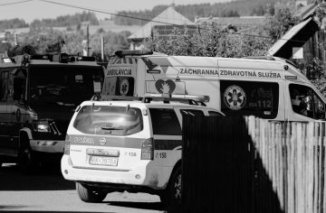Tragédia v Staškove má ďalšiu obeť: Zranená 13-ročná žiačka v nemocnici podľahla zraneniam