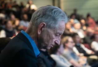 umelá inteligencia AI Geoffrey Hinton varovanie